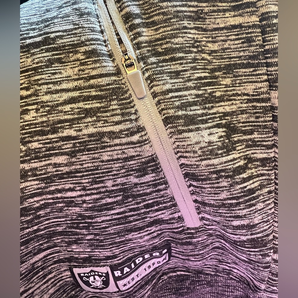 Las Vegas Raiders Hoodie - Gray Heathered Pullover (Size M) - Picture 4 of 7